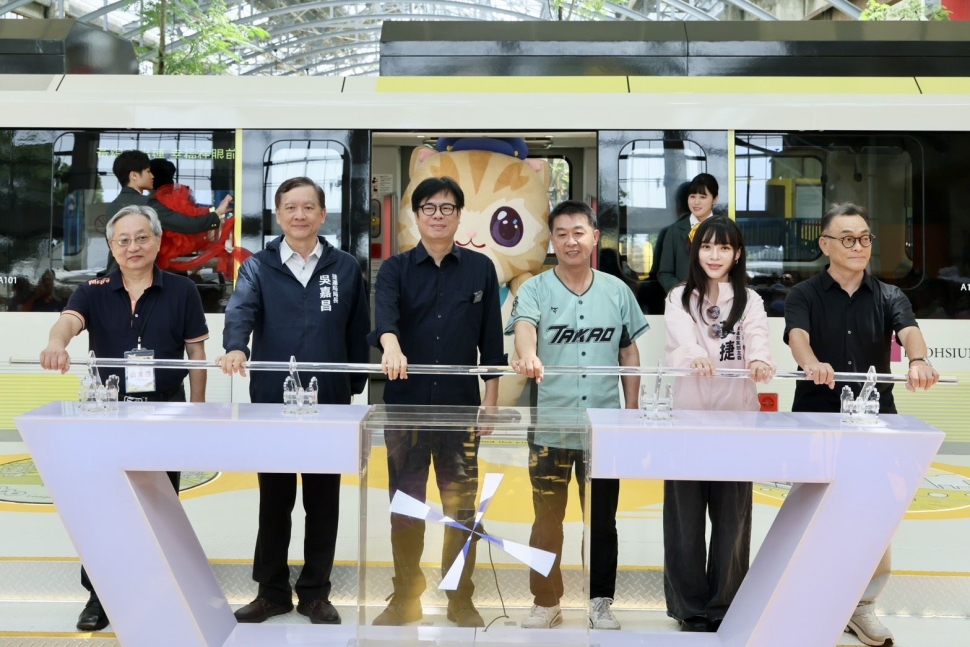 臺鐵高雄機廠轉身親子遊樂園區 陳其邁：承載高雄共同記憶 讓歷史在歡笑中延續