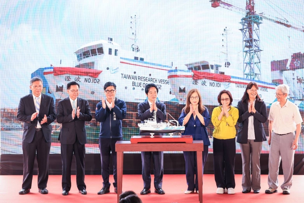 國艦國造100噸級與300噸級調查船下水命名　陳其邁見證海洋科研新里程碑