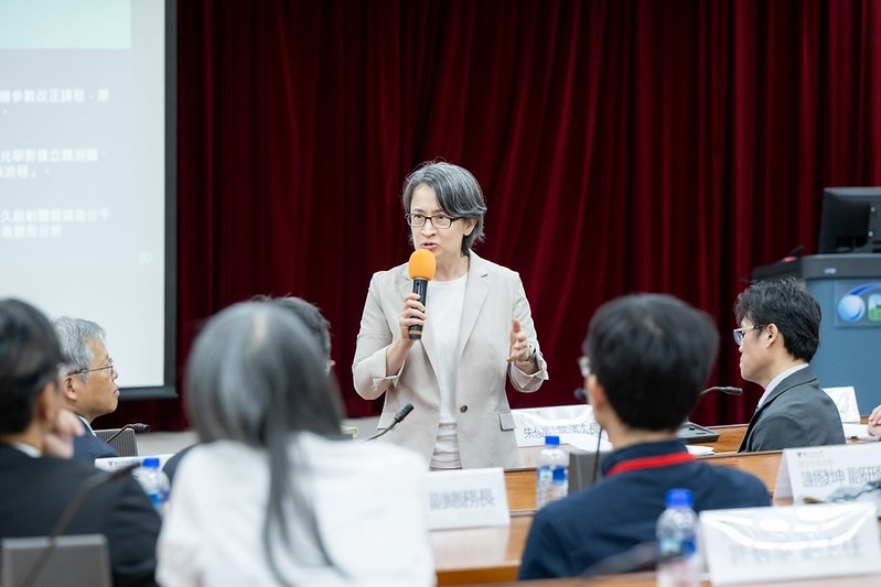 副總統參訪國立中央大學　盼與產官學研共同推動太空發展