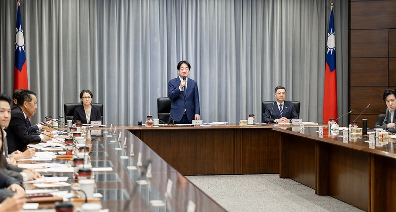 總統聽取116年度中央政府總預算案　明年普發現金1萬元