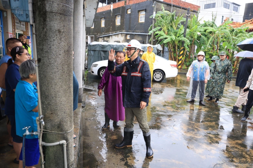 超大豪雨強襲高雄 陳其邁馬不停蹄緊盯水情掌握各地災情