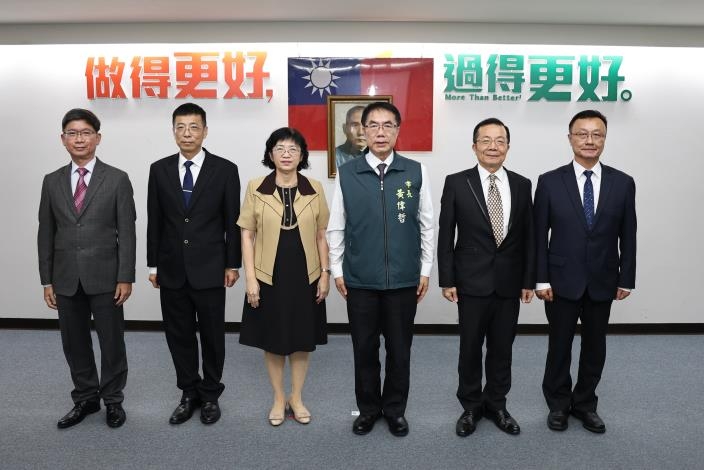 南市2區長、3戶政主任宣誓就任　黃偉哲期許做好市府與地方溝通橋樑