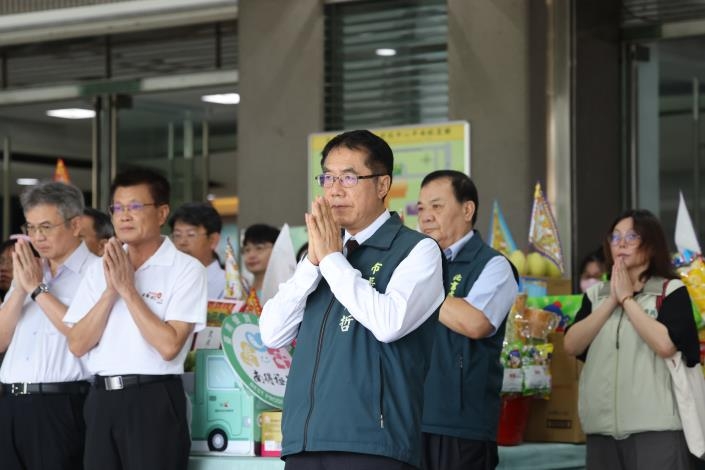 黃偉哲赴新營民治市政中心中元祈安普渡　響應環保公益祈願市民平安、市政順利
