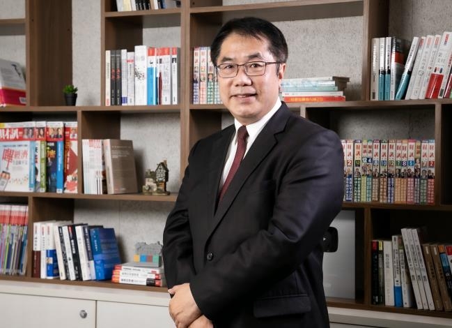 黃偉哲近8年施政滿意度70.9%　社福健康滿意度突破8成