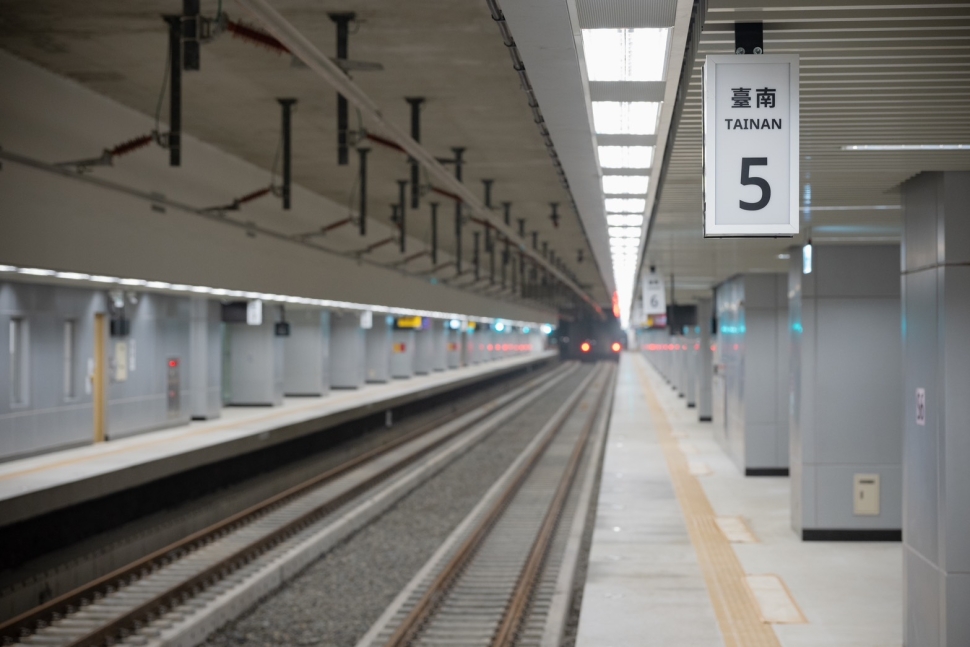 臺南車站下地通車倒數 距預定進度僅差0.1% 鐵道局揭新站亮點