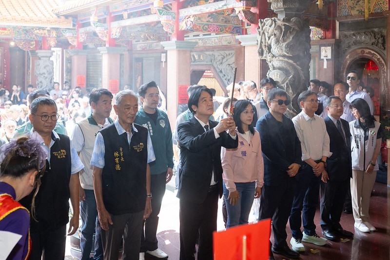 總統赴台東天后宮參香祈福　談民主、經濟及社會福利政策