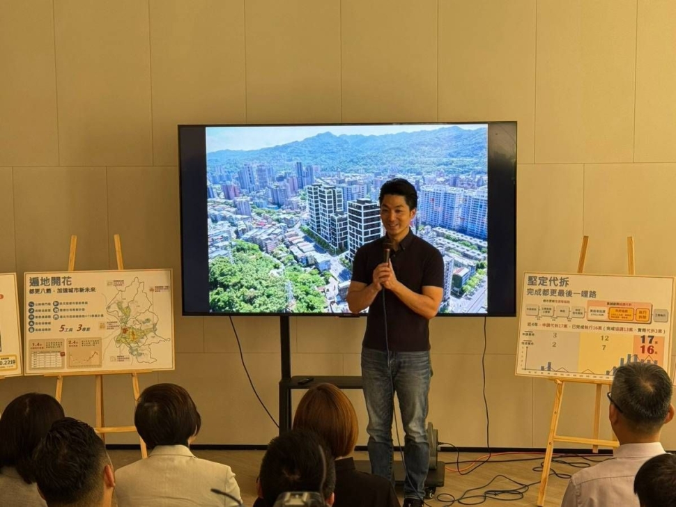 蔣萬安視察「木柵公辦都更案」 修法後首宗代拆案即將完工