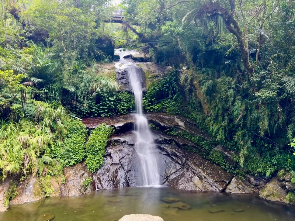 連假山林小旅行，嘉義圓潭瀑布步道賞瀑、逛植物園再吃美食