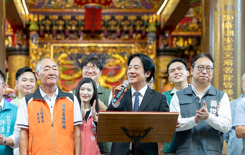 賴清德赴顯安巖顯應祖師廟參香祈福　談民生照顧與經濟發展