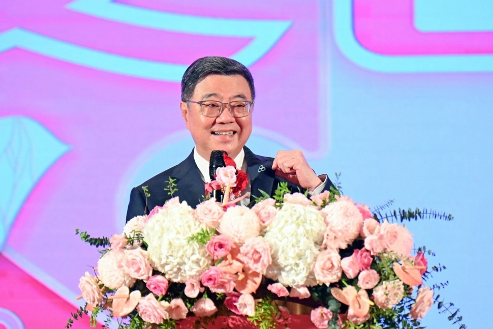 卓榮泰為台電聯合婚禮證婚　祝福80對新人相互扶持
