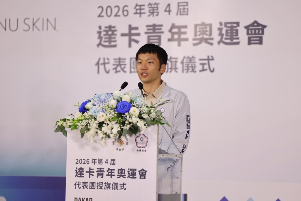 李洋為達卡青年奧運代表團授旗　勉勵選手享受比賽、突破自我