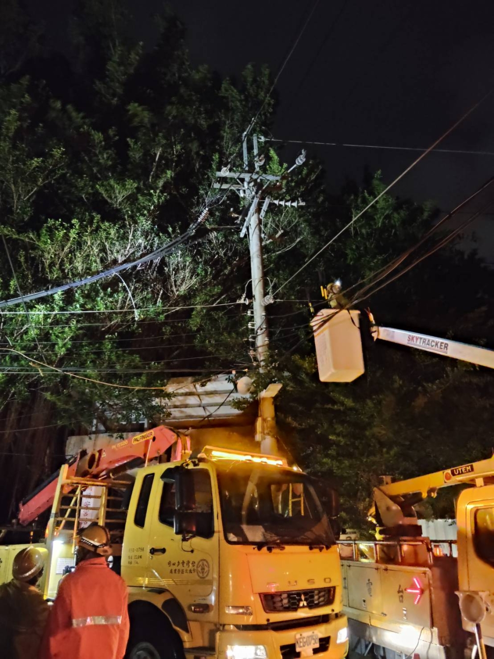 薔琵颱風造成全台逾14.6萬戶停電　台電搶修復電率近84%