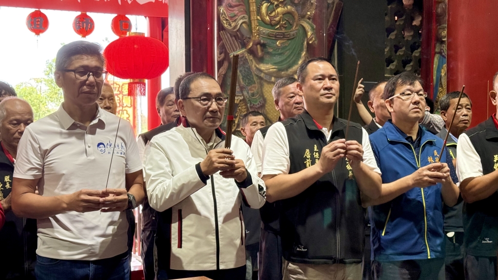 侯友宜參拜林口頂福巖　百年民俗「林口迓老祖」月底登場