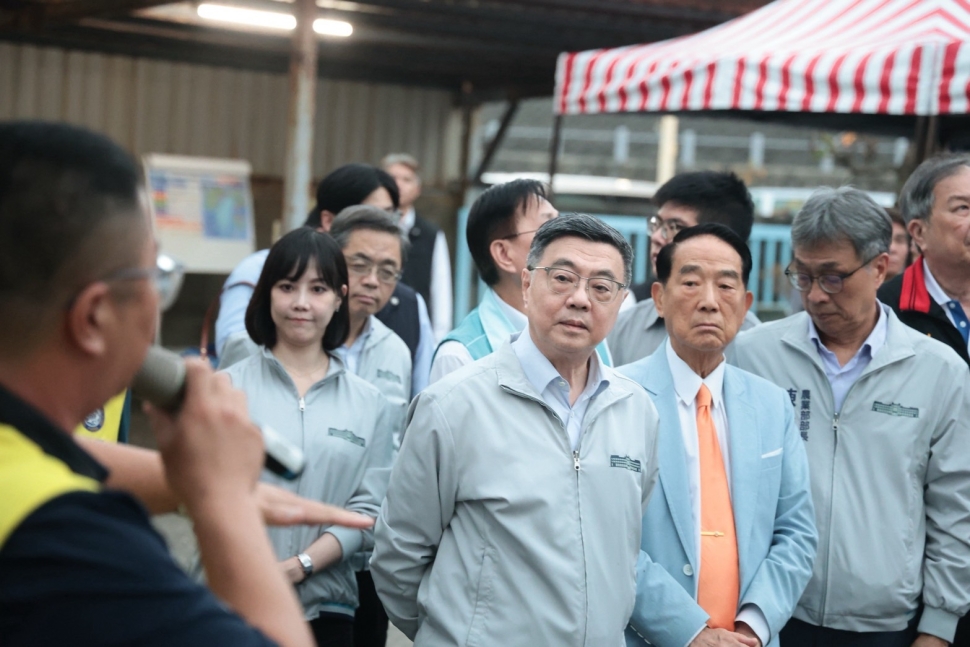 卓榮泰視察花蓮漁港儲冰廠及冷凍庫工程　中央補助提高至70%