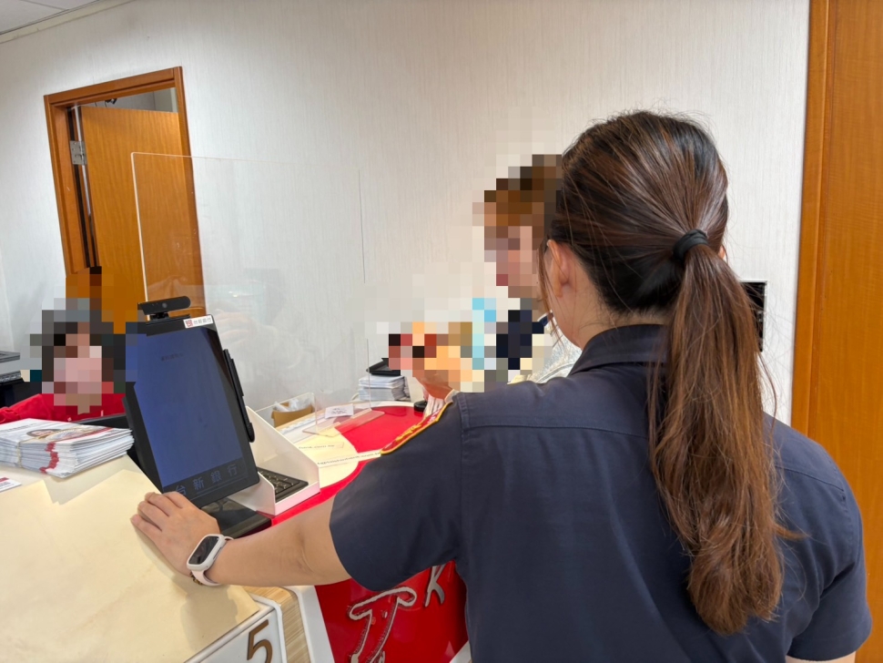 員林警接獲銀行通報　及時勸阻民眾提款購買點數卡防範假交友詐騙