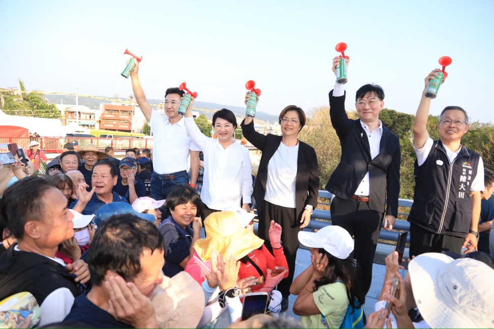 大肚和美橋歷經20多年正式完工　盧秀燕、王惠美見證通車　兩地車程縮短至3分鐘